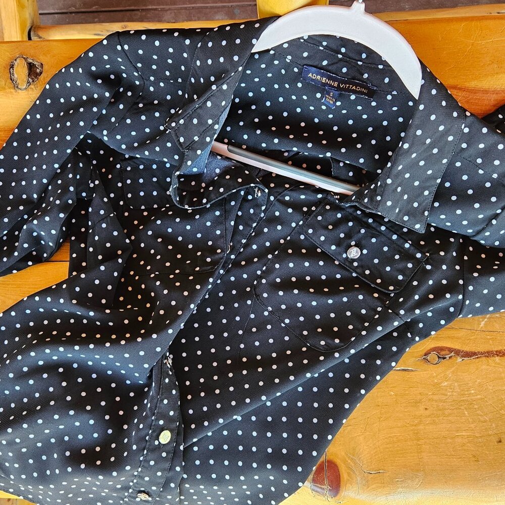 🖖 Adrienne Vittadini 🖖 polka dot button down shirt